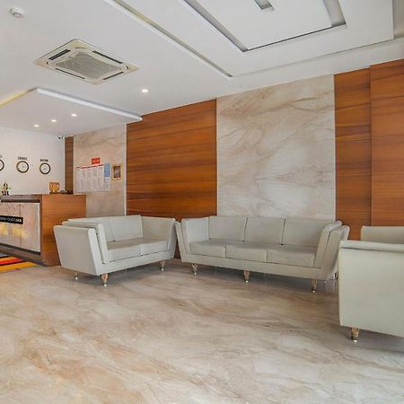 Vaccinated Staff- Townhouse Oak Hotel Silvotel Индаур Экстерьер фото