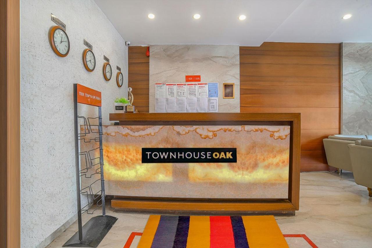 Vaccinated Staff- Townhouse Oak Hotel Silvotel Индаур Экстерьер фото