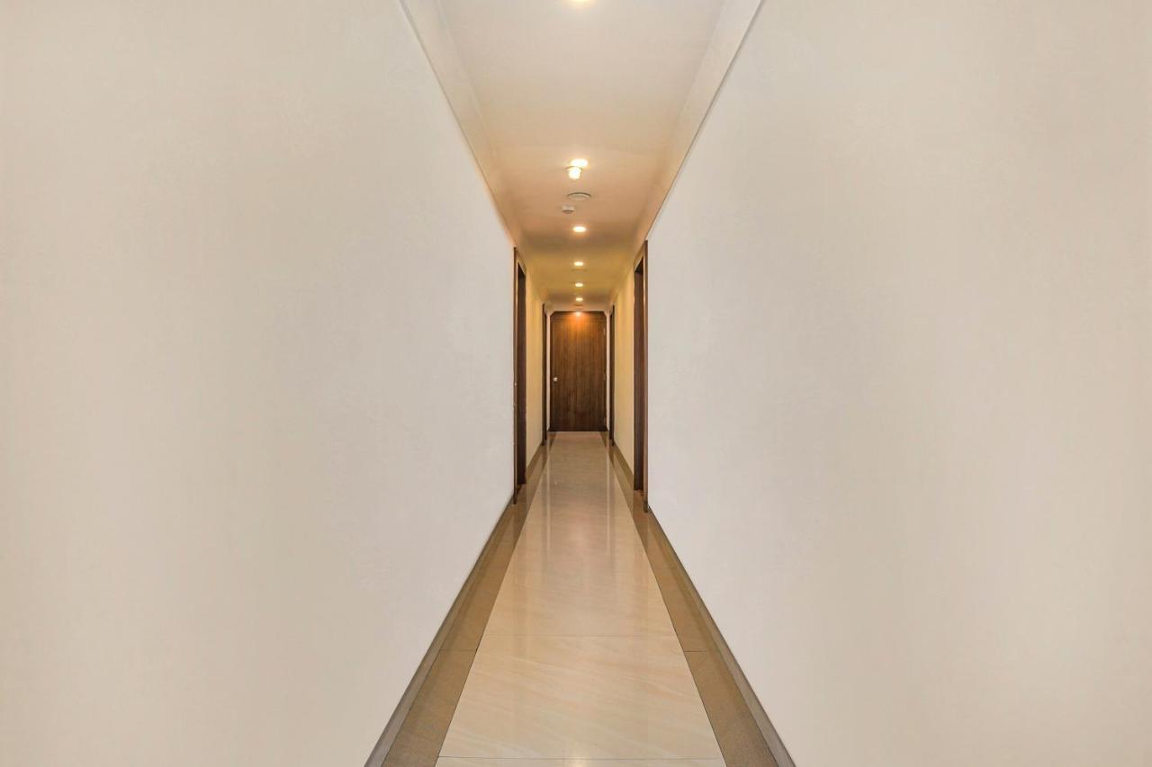 Vaccinated Staff- Townhouse Oak Hotel Silvotel Индаур Экстерьер фото
