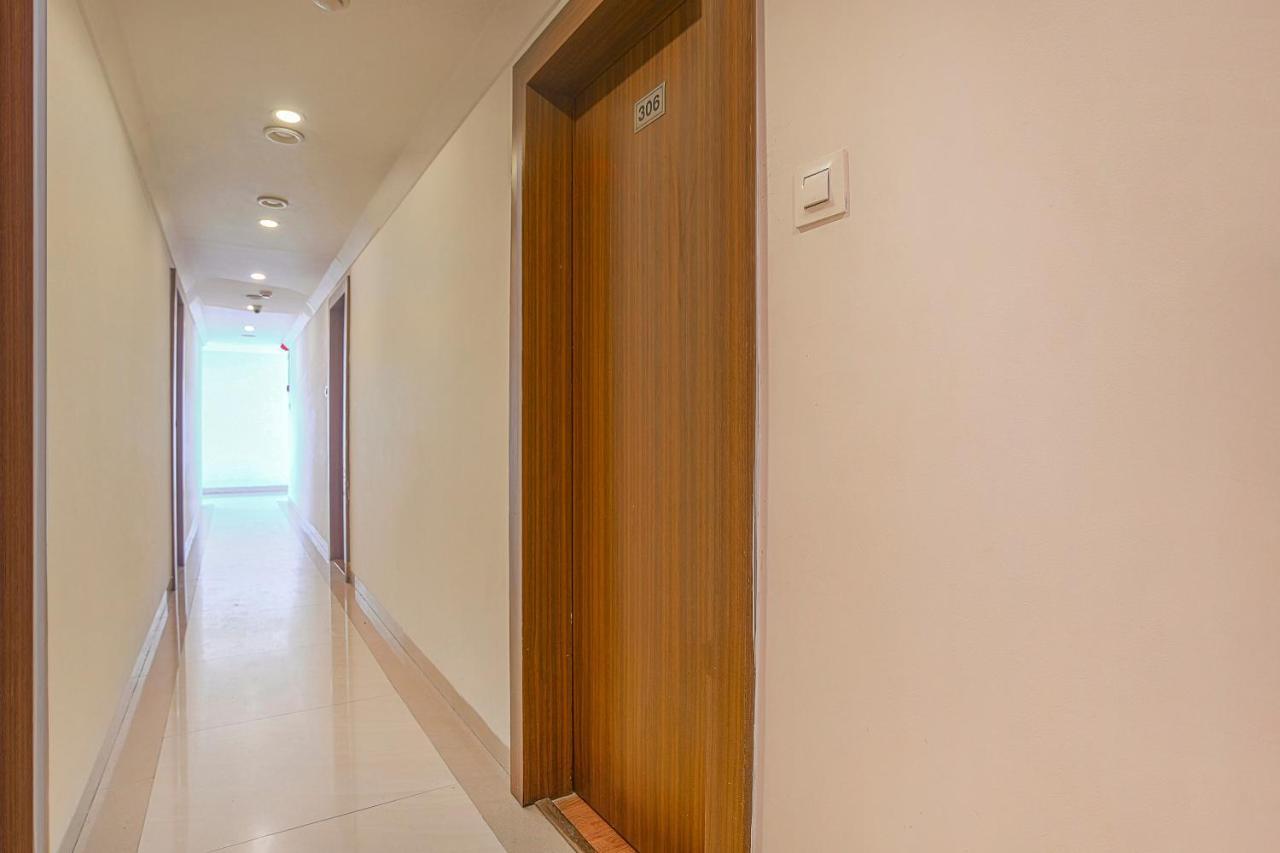 Vaccinated Staff- Townhouse Oak Hotel Silvotel Индаур Экстерьер фото