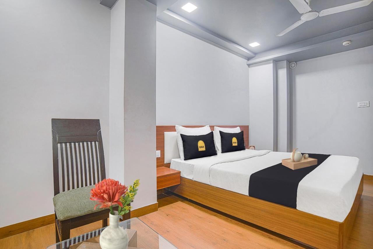 Vaccinated Staff- Townhouse Oak Hotel Silvotel Индаур Экстерьер фото