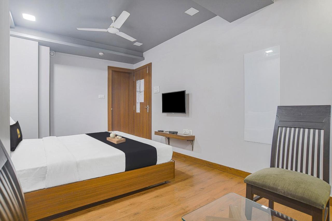Vaccinated Staff- Townhouse Oak Hotel Silvotel Индаур Экстерьер фото